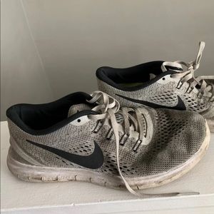 NIKE WOMENS RUNNING SHOES